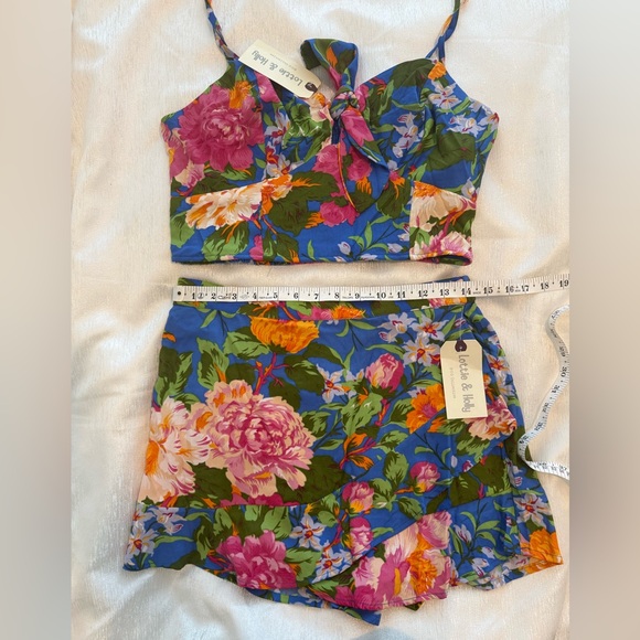 New with tags Floral two piece set - Picture 7 of 8